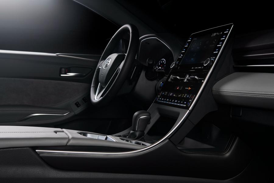 Детали интерьера Toyota Avalon XSE 2018 года  (фото 4 из 28)